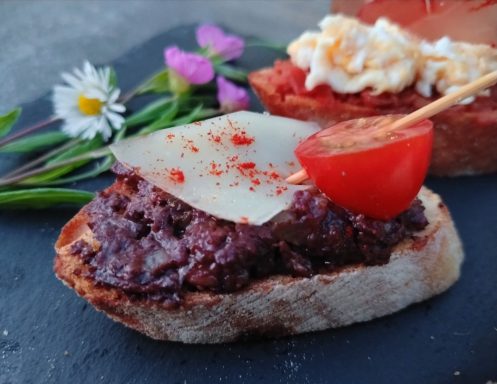 Tapas boudin noir, oignons confits, Brebis Tapas boudin noir, oignons confits, Brebis